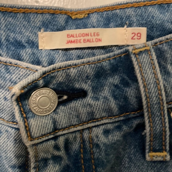 Levi Balloon Leg Jeans - Medium Wash - Size 29 - Picture 2 of 4